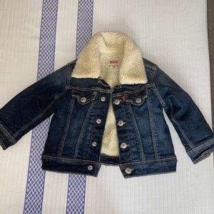 Jean sherpa jacket Levi’s 12 months used like new🔥🤩